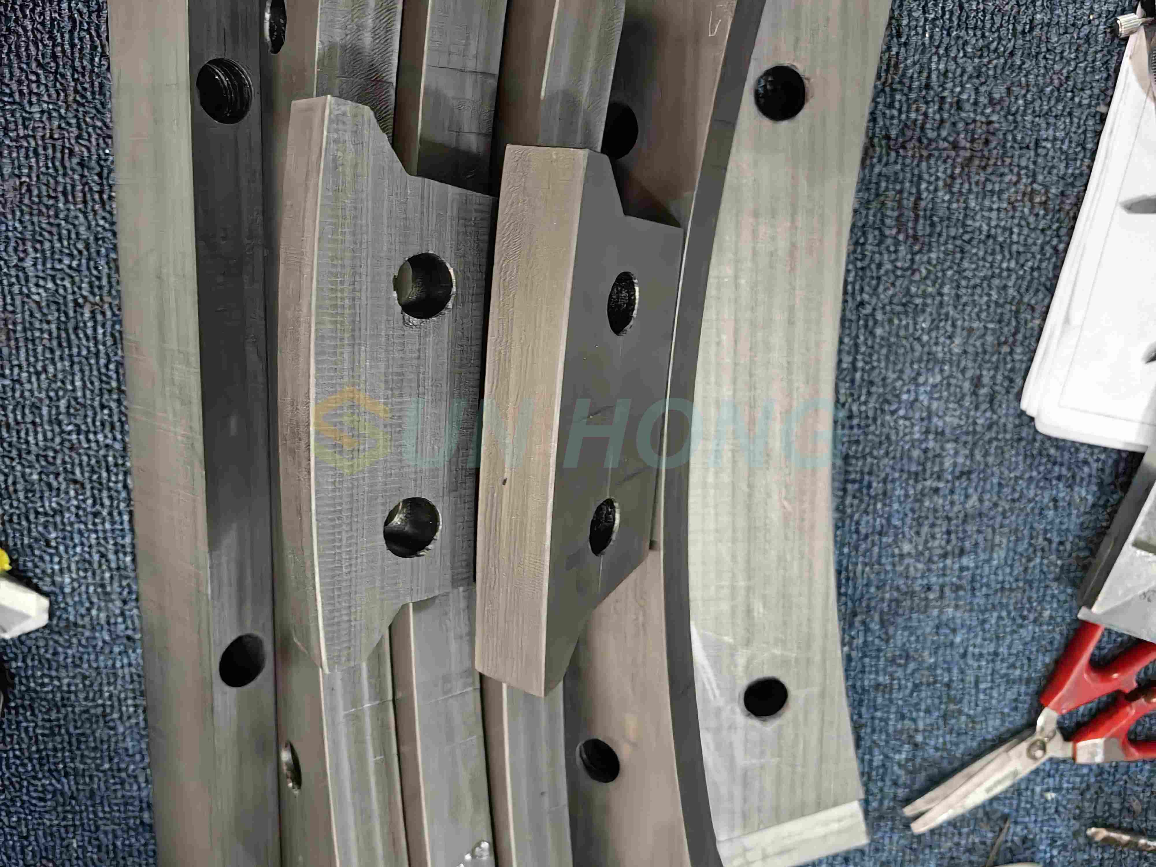 Graphite end deckle