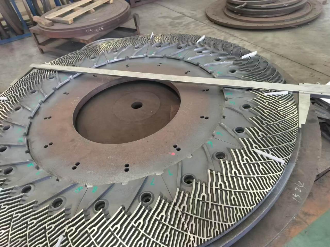 refiner plate for double disc refiner