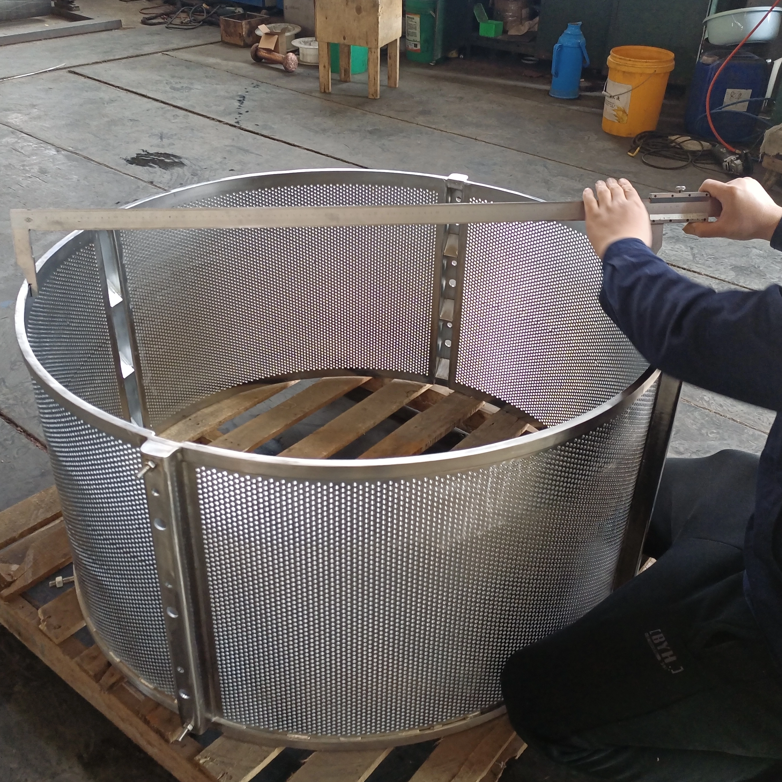 Paper Pulping Machine Drilled Wedge Wire Pressure Screen Basket