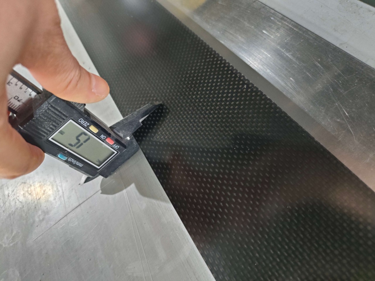 Carbon fiber doctor blade display and measurement