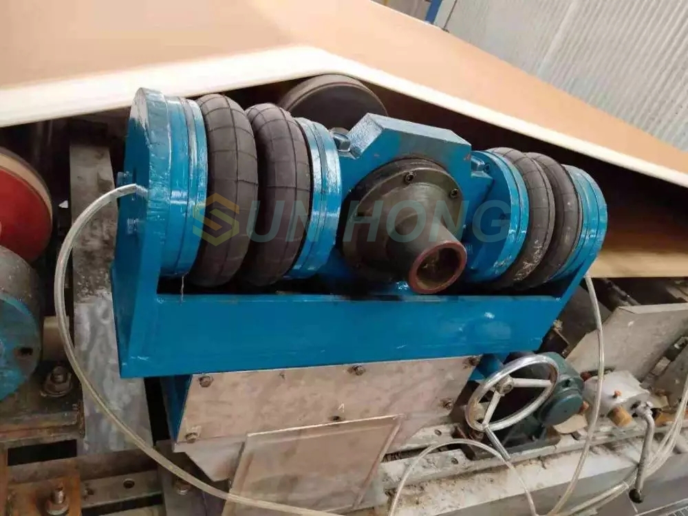 air bellow on felt and fabric corrector