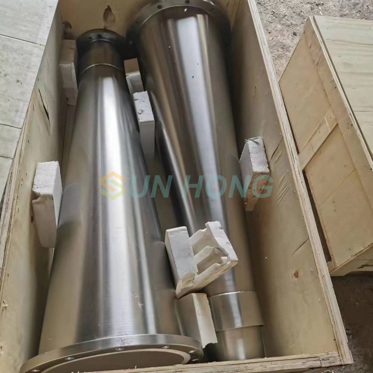 Stainless steel lined ceramic cleaner cone