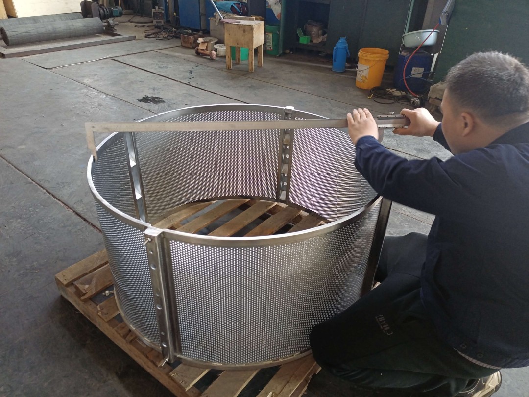 Sun Hong drilled screen basket