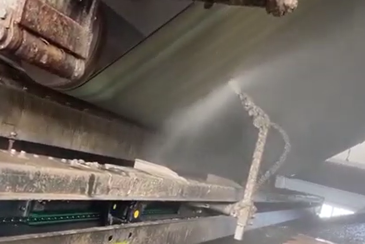 forming fabric cleaning